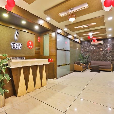 Oyo 13253 The Grand Vinayak Hotel Ахмедабад Екстериор снимка
