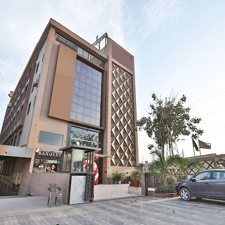 Oyo 13253 The Grand Vinayak Hotel Ахмедабад Екстериор снимка