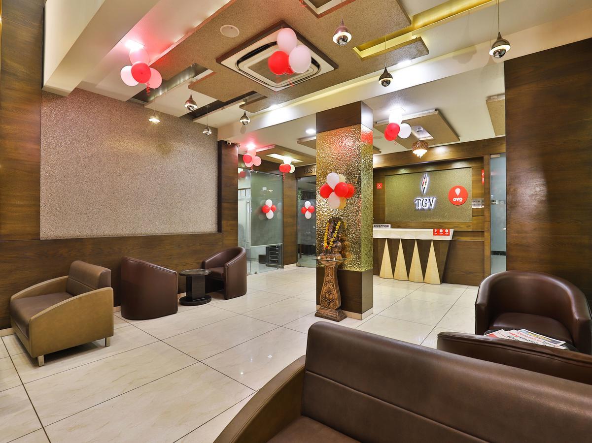 Oyo 13253 The Grand Vinayak Hotel Ахмедабад Екстериор снимка