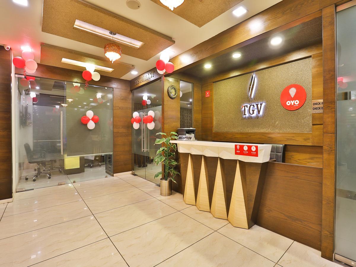 Oyo 13253 The Grand Vinayak Hotel Ахмедабад Екстериор снимка