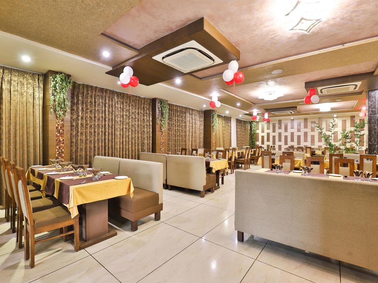 Oyo 13253 The Grand Vinayak Hotel Ахмедабад Екстериор снимка