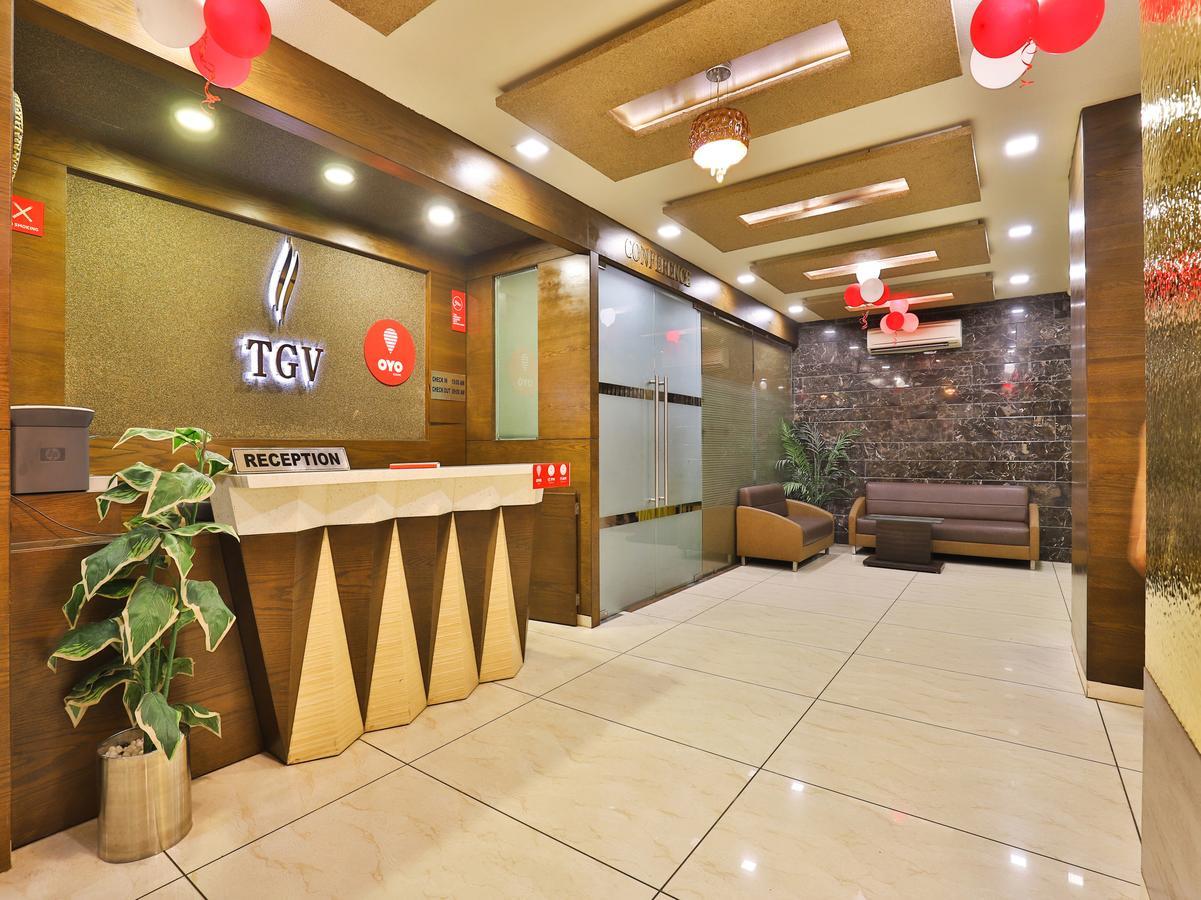 Oyo 13253 The Grand Vinayak Hotel Ахмедабад Екстериор снимка