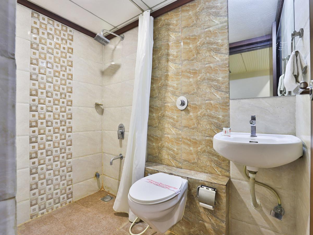 Oyo 13253 The Grand Vinayak Hotel Ахмедабад Екстериор снимка