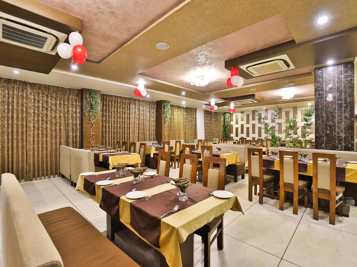 Oyo 13253 The Grand Vinayak Hotel Ахмедабад Екстериор снимка
