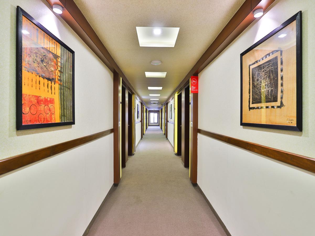 Oyo 13253 The Grand Vinayak Hotel Ахмедабад Екстериор снимка