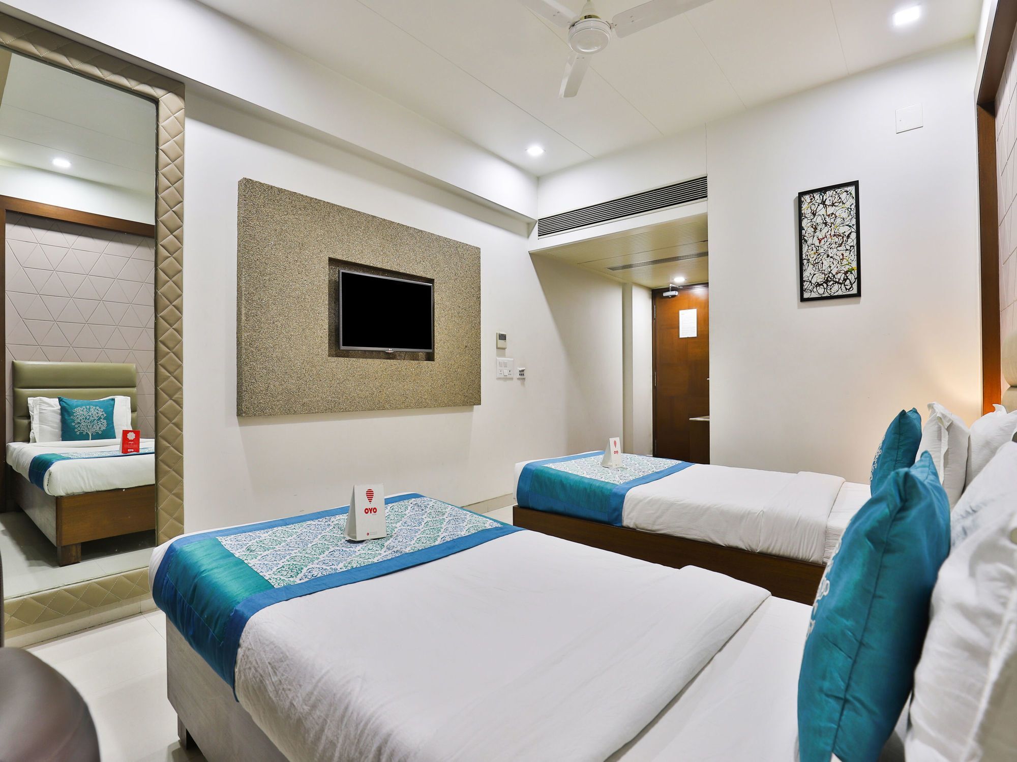 Oyo 13253 The Grand Vinayak Hotel Ахмедабад Екстериор снимка