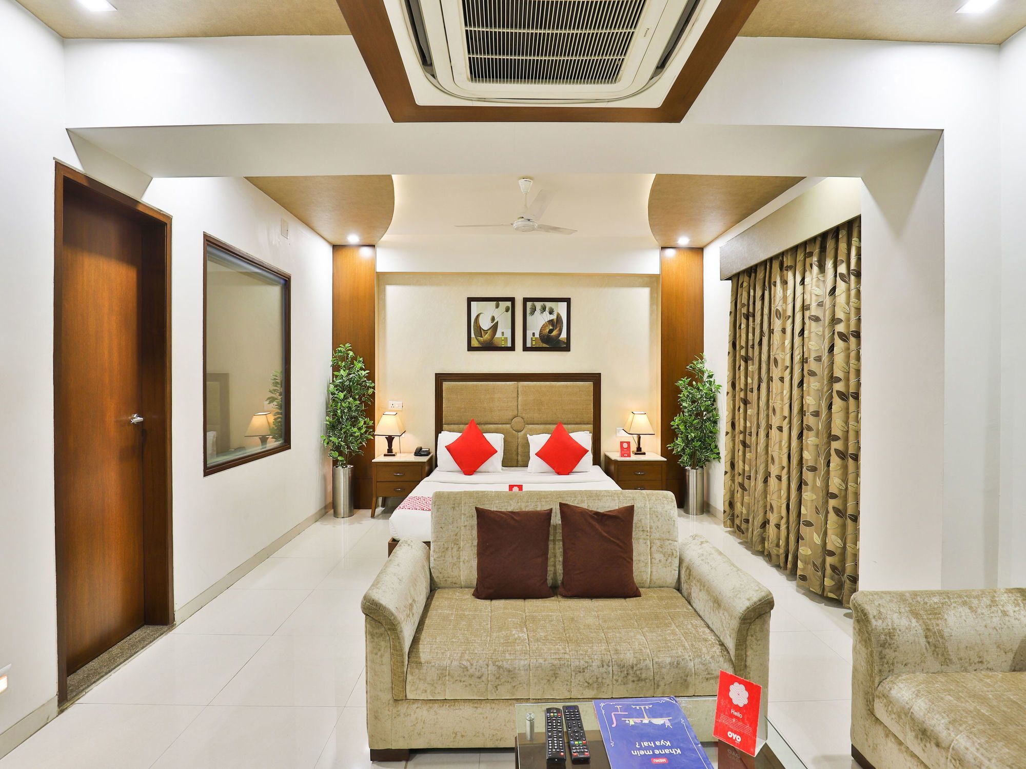 Oyo 13253 The Grand Vinayak Hotel Ахмедабад Екстериор снимка