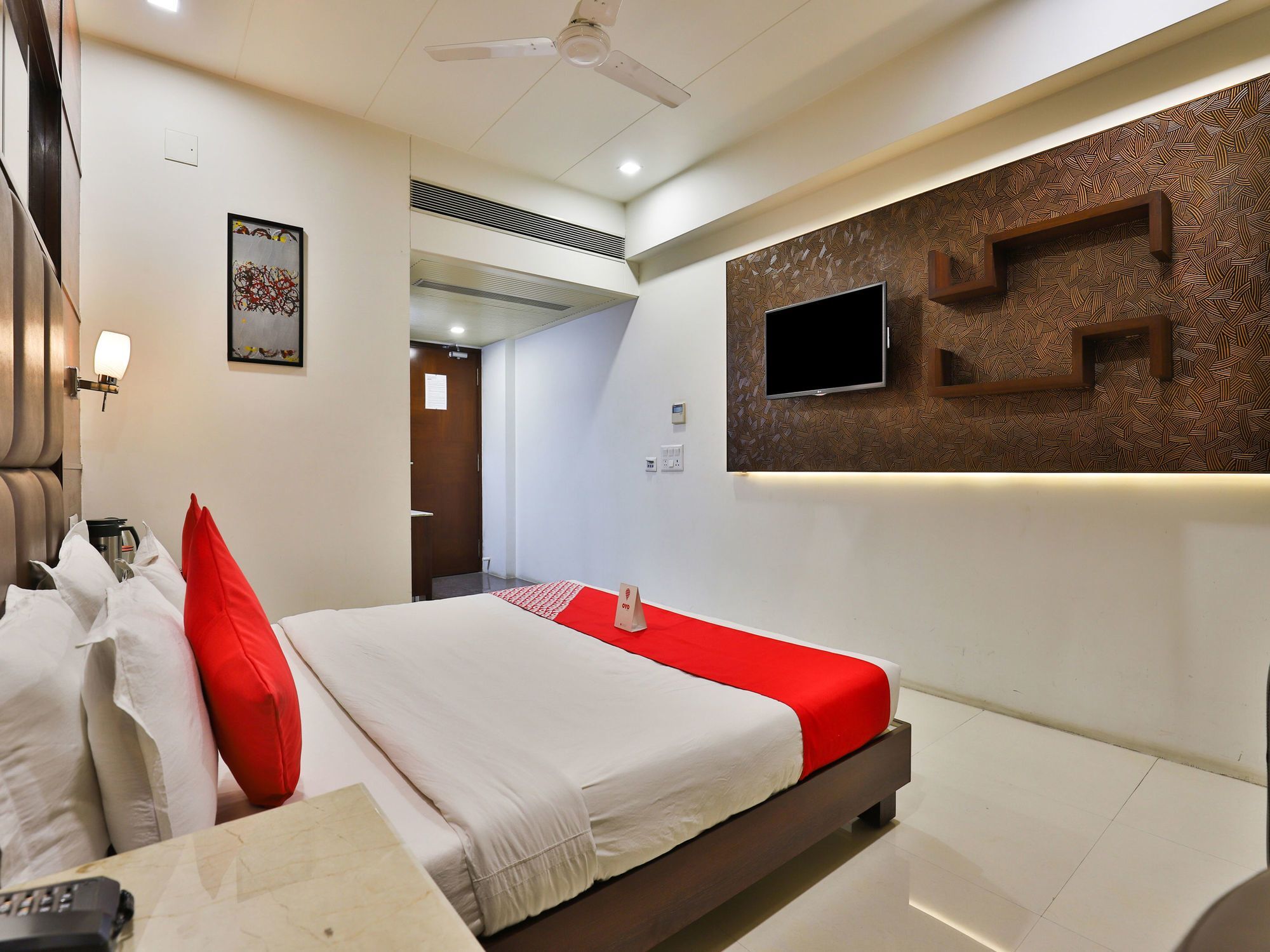 Oyo 13253 The Grand Vinayak Hotel Ахмедабад Екстериор снимка