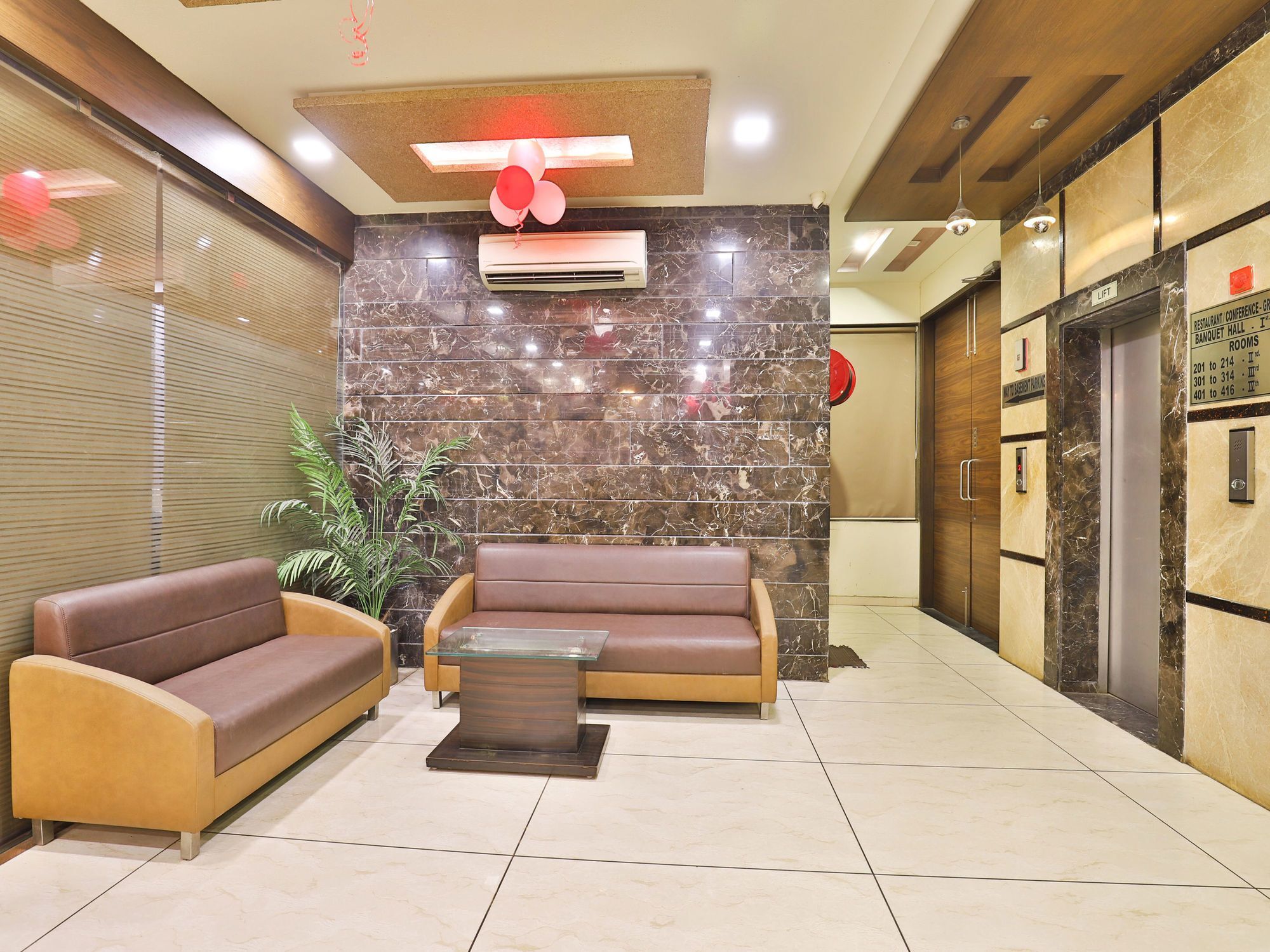 Oyo 13253 The Grand Vinayak Hotel Ахмедабад Екстериор снимка